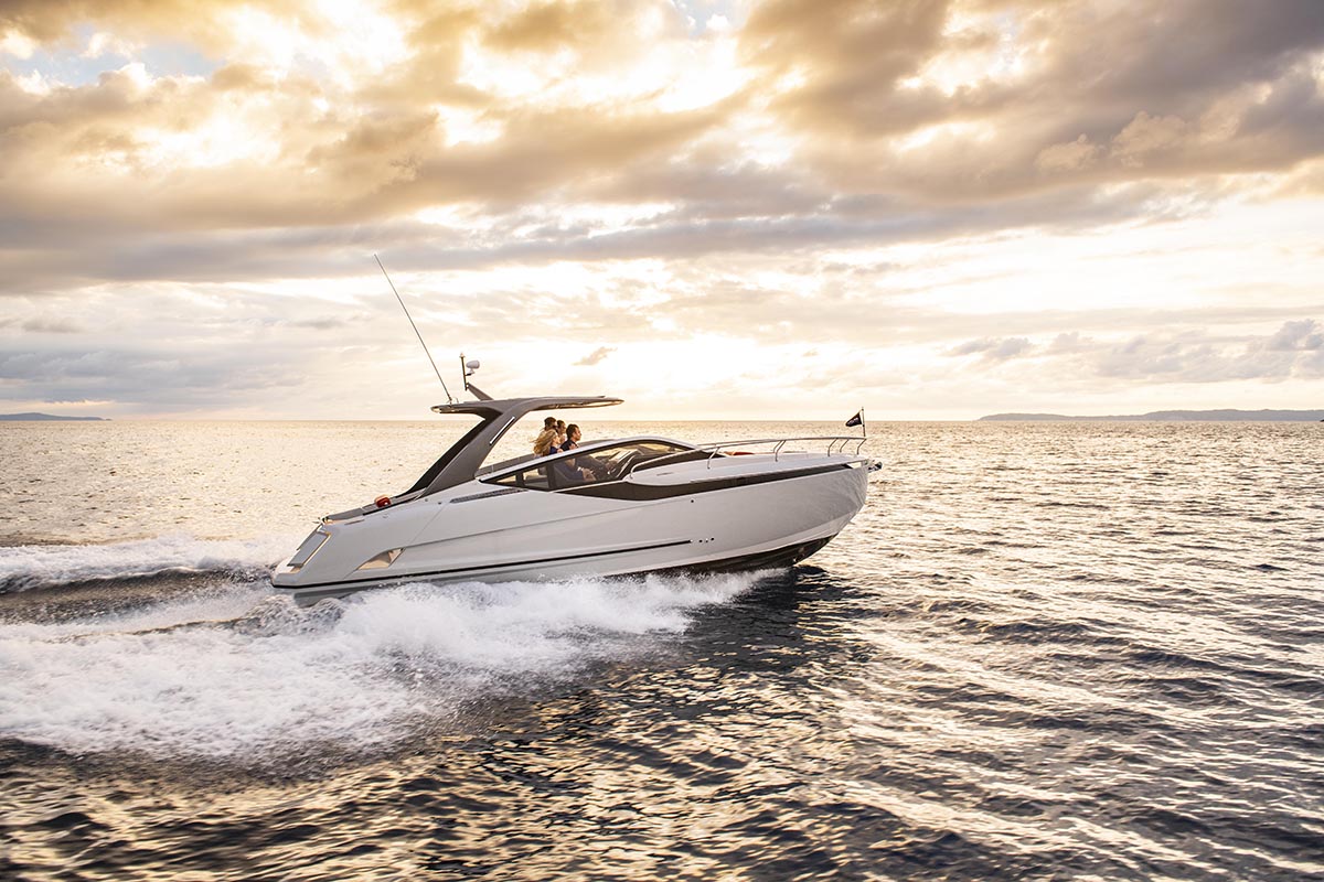 Fairline F33